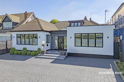 Nursery Road, Loughton, IG10 4 bed detached house for sale