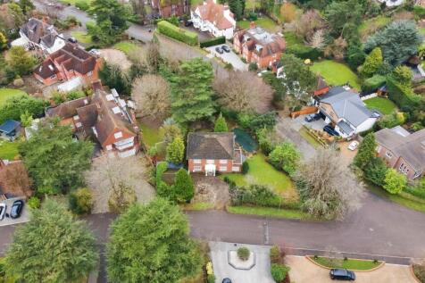 6 bedroom detached house for sale