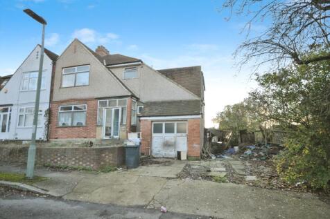 4 bedroom semi-detached house for sale