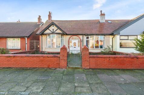 4 bedroom semi-detached bungalow for sale
