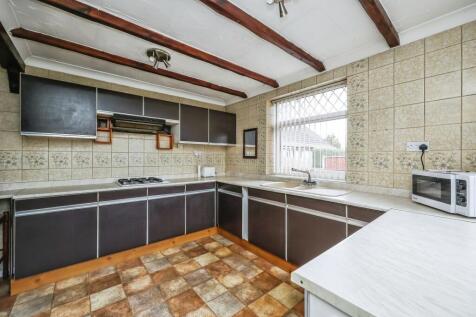 2 bedroom semi-detached bungalow for sale