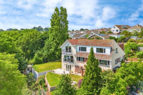 6 bedroom detached house for sale