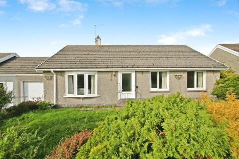 3 bedroom semi-detached bungalow for sale