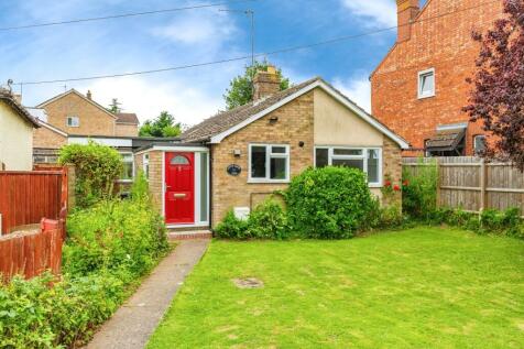 2 bedroom detached bungalow for sale