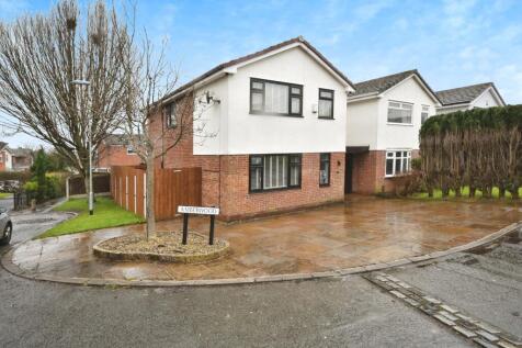 4 bedroom link detached house for sale