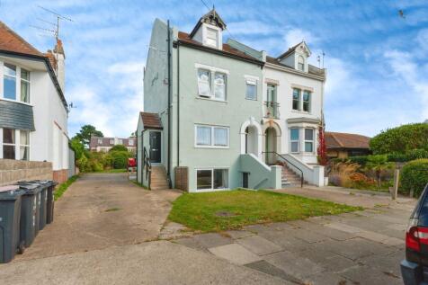 1 bedroom ground floor flat for sale