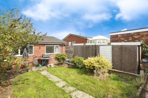 2 bedroom semi-detached bungalow for sale