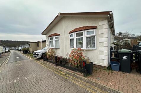 Woodbine Close, Waltham Abbey 2 bed mobile home for sale