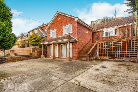 4 bedroom detached bungalow for sale