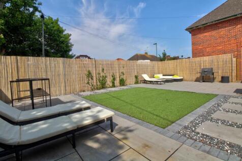 2 bedroom maisonette for sale
