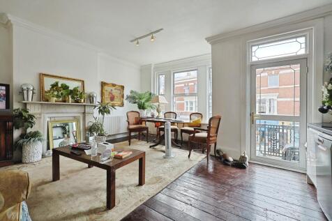 5 bedroom end of terrace house for sale