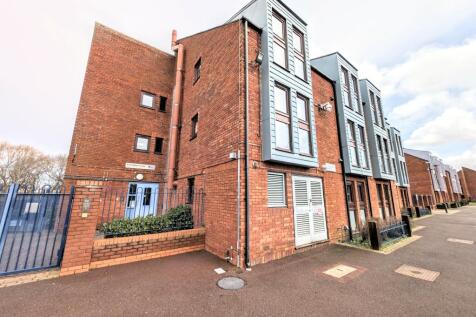 Studio flat for sale