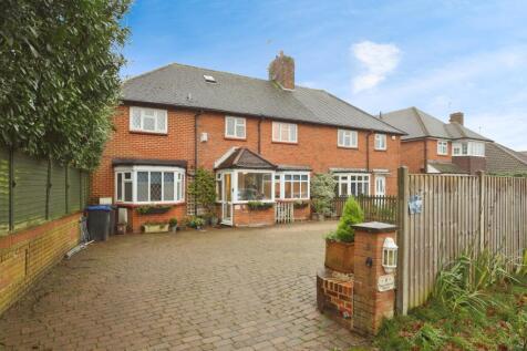 5 bedroom semi-detached house for sale