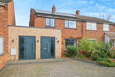 4 bedroom semi-detached house for sale