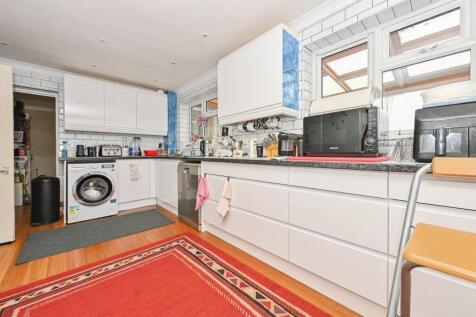 5 bedroom semi-detached house for sale