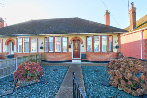 2 bedroom semi-detached bungalow for sale
