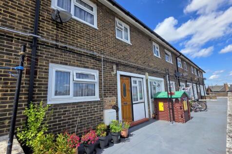 3 bedroom flat for sale