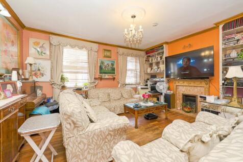 8 bedroom terraced house for sale