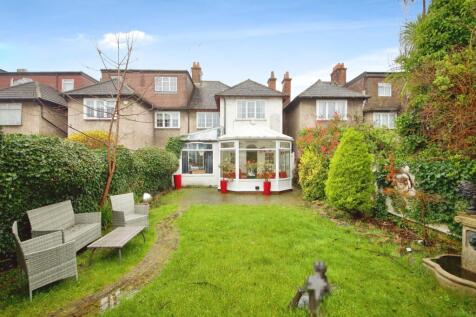 5 bedroom semi-detached house for sale