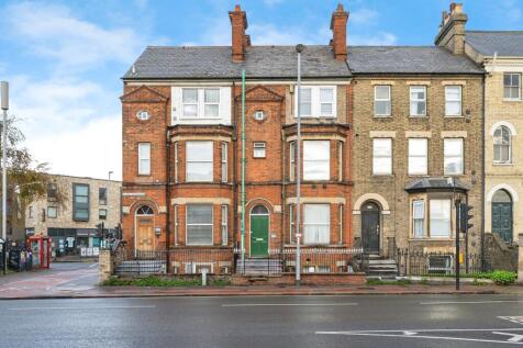 8 bedroom terraced house for sale
