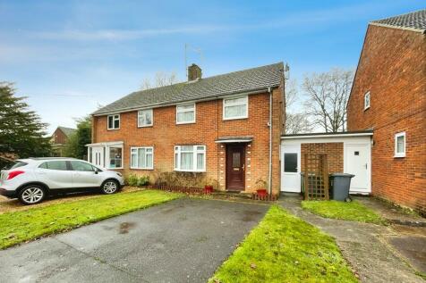 2 bedroom semi-detached house for sale