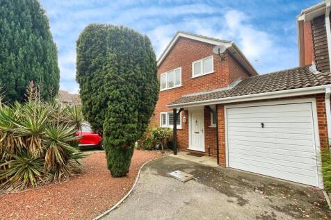3 bedroom link detached house for sale