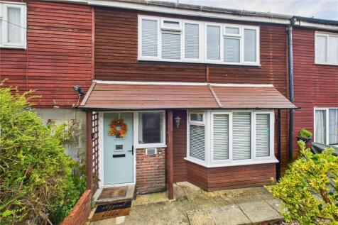 Cedar Drive, Kent TN8 3 bed terraced house for sale