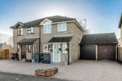 3 bedroom semi-detached house for sale