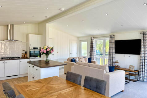 2 bedroom lodge for sale