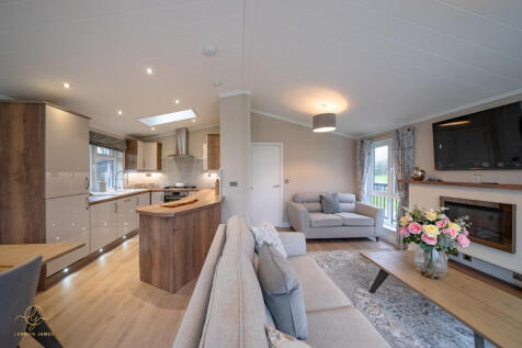 2 bedroom lodge for sale