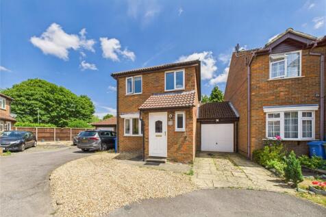 3 bedroom link detached house for sale