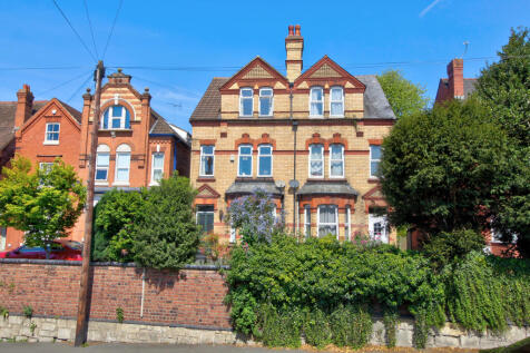 5 bedroom semi-detached house for sale