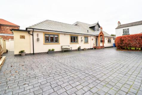 6 bedroom detached house for sale