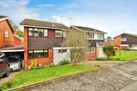 3 bedroom link detached house for sale