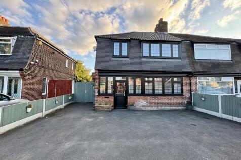 3 bedroom semi-detached house for sale