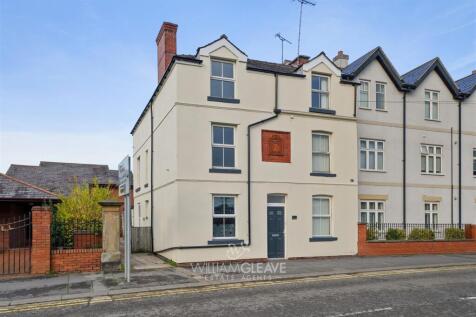 4 bedroom terraced house for sale