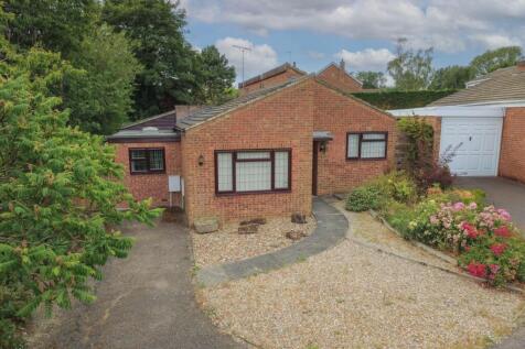 Chestnut Rise, Linslade, LU7 2 bed detached bungalow for sale