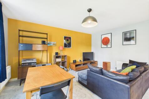 2 bedroom ground floor flat for sale