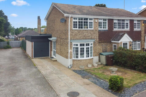 3 bedroom semi-detached house for sale