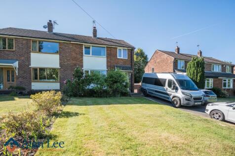 Congleton Road, Macclesfield,SK11 7XD 3 bed semi