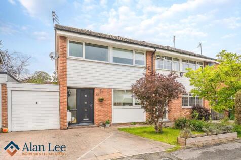 Sevenoaks Close, Macclesfield, SK10 3BE 3 bed semi