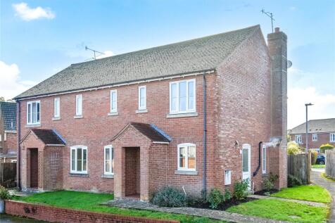 Alexander Fields, Upavon, Pewsey... 3 bed semi