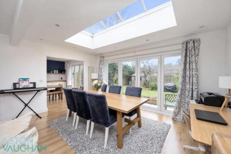 4 bedroom detached bungalow for sale