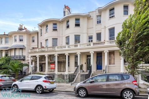 5 bedroom terraced house for sale