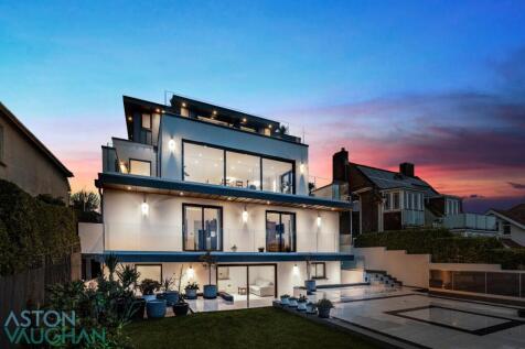 6 bedroom detached house for sale