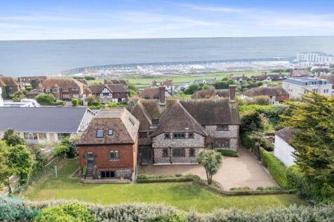 6 bedroom detached house for sale