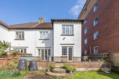 4 bedroom semi-detached house for sale