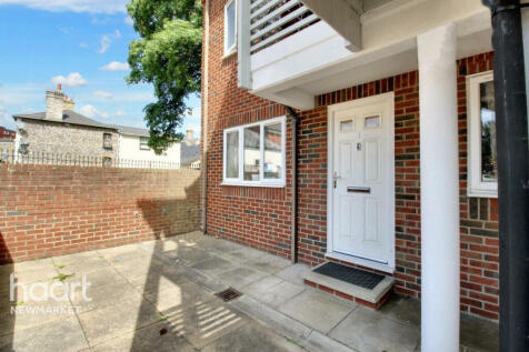 Church Lane, Newmarket 2 bed flat for sale