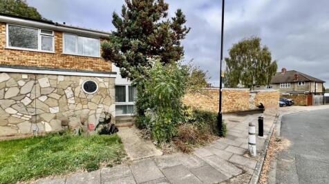 Chichester Way, Feltham TW14 3 bed end of terrace house for sale