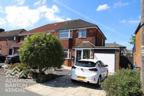 Ryelands Close, Lowerplace, Rochdale... 3 bed semi